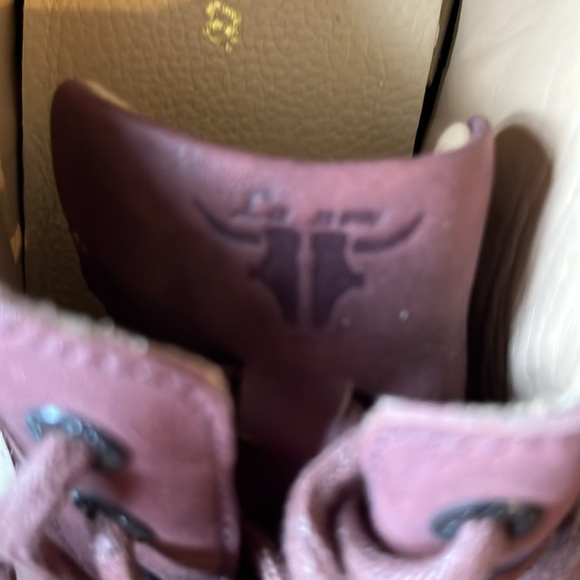 La New SZ 6 two tone tie shoe.  Great condition. - Picture 7 of 7